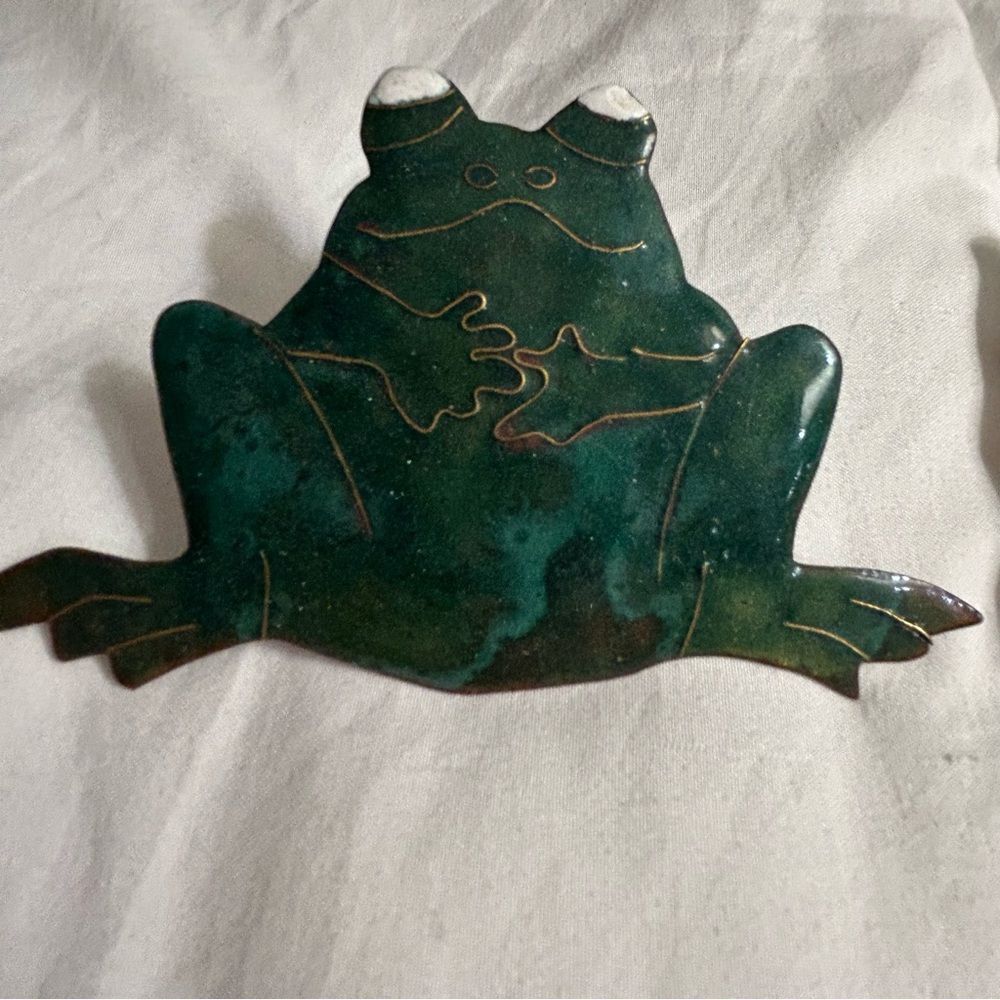 Elegant & Unique Green Frog Brooch Pin
